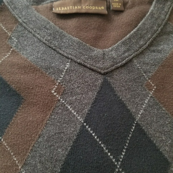 Men's V-Neck Argyle Sweater - Gray and Brown - Picture 4 of 6